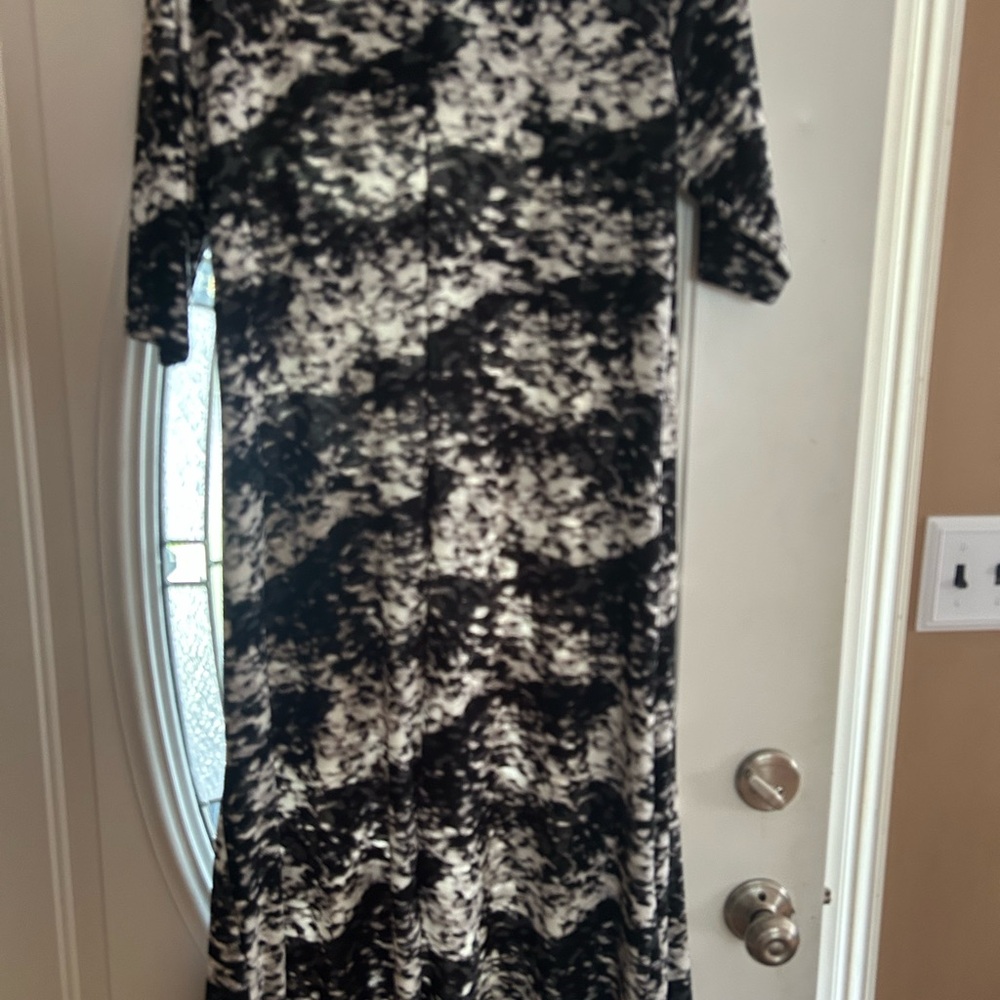Attitudes by Renee Monochrome Midi Dress - Picture 3 of 4